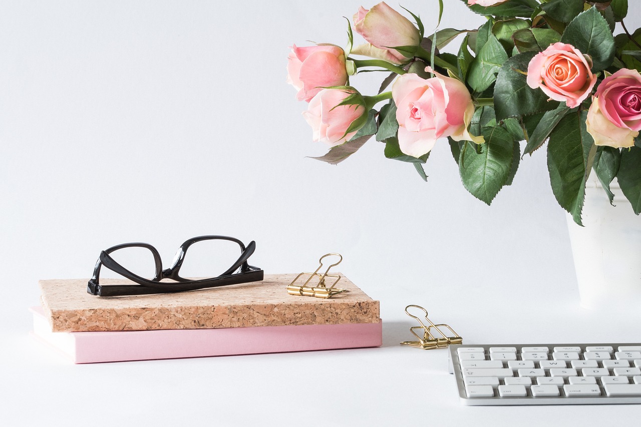 office, glasses, rose-4049636.jpg